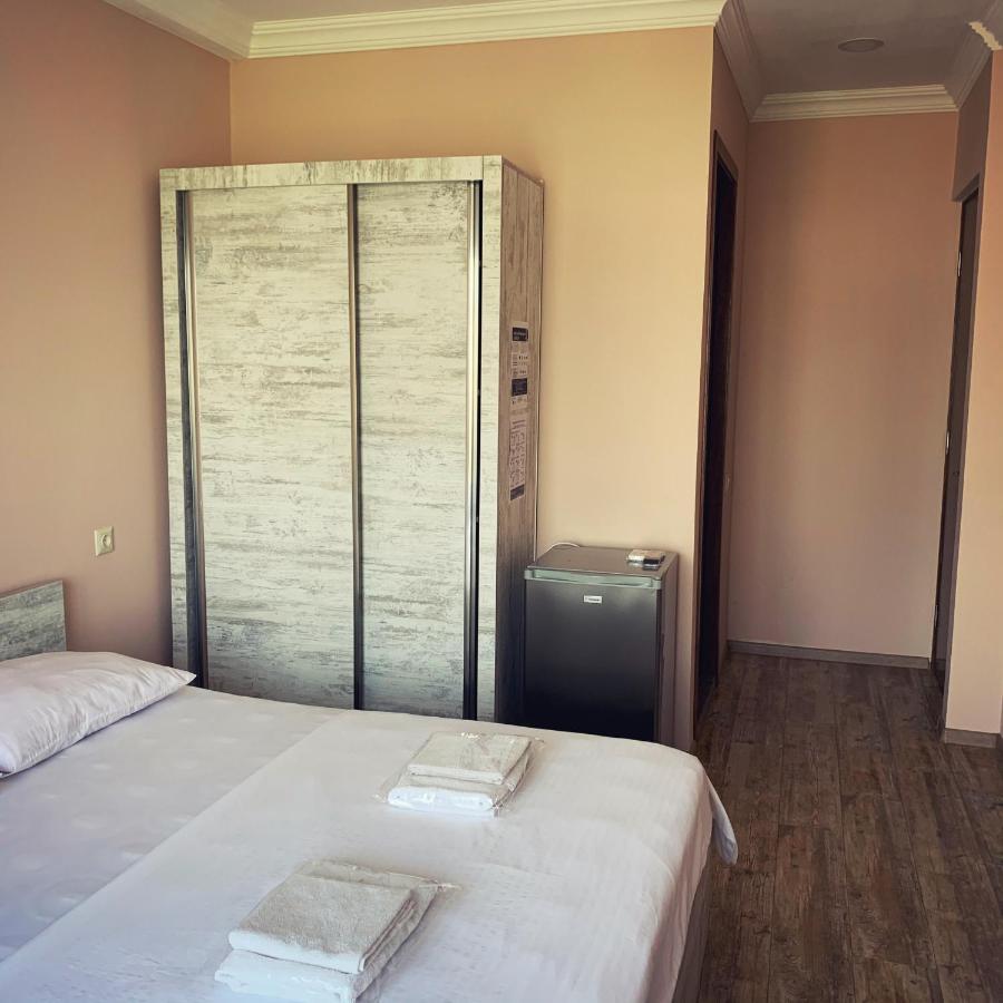 Hotel Crown 乌雷基 外观 照片