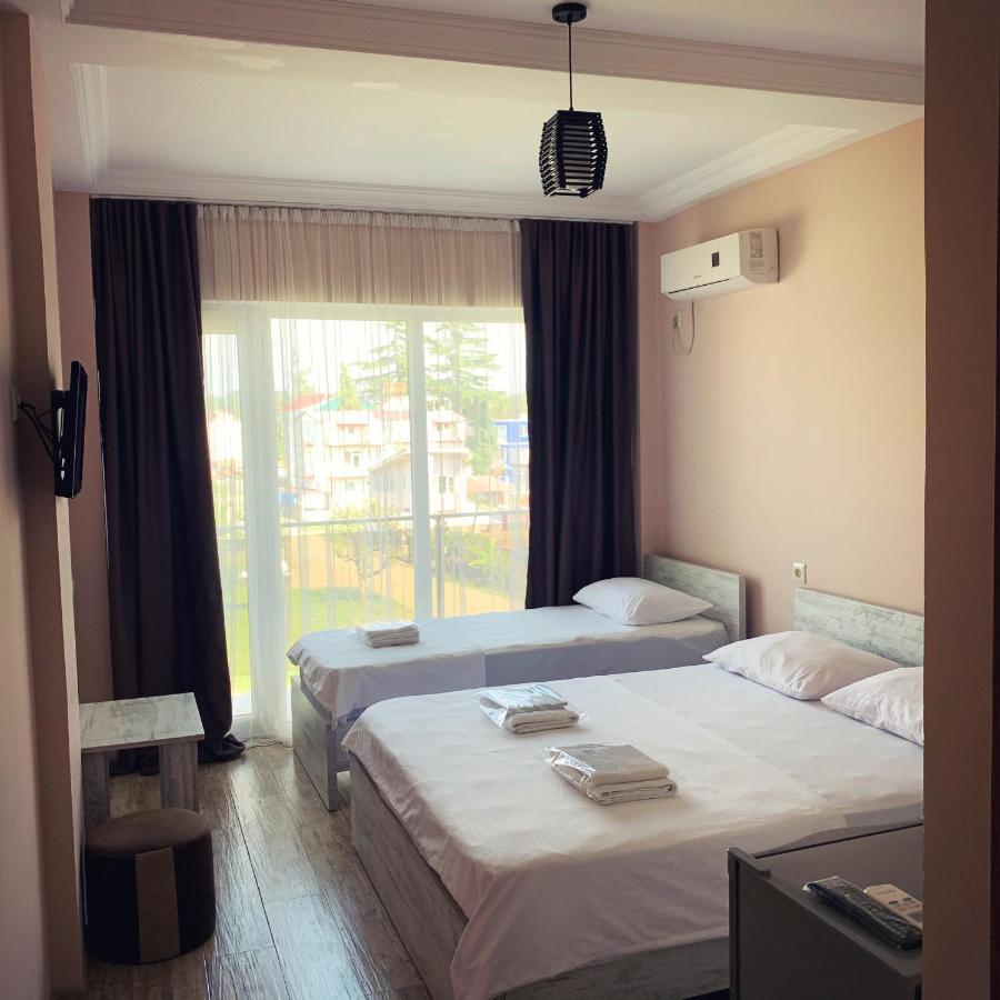 Hotel Crown 乌雷基 外观 照片