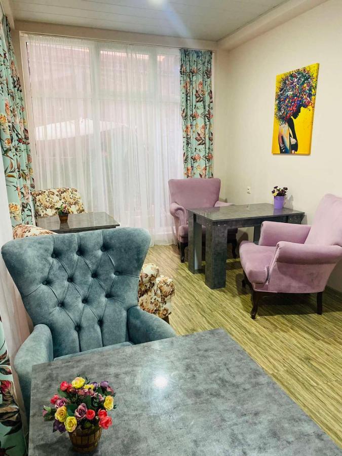 Hotel Crown 乌雷基 外观 照片